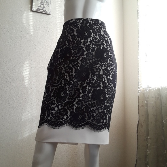 🔥SALE 🔥The Limited Scandal lace Skirt 2 - Picture 3 of 7